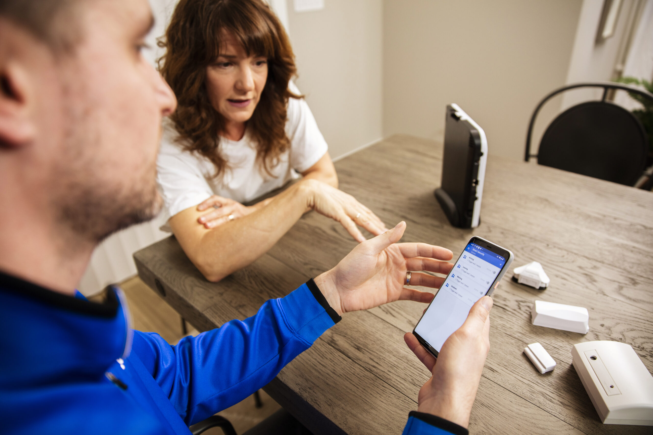 Installer explains app to mom 1 Installer explains app to mom 1