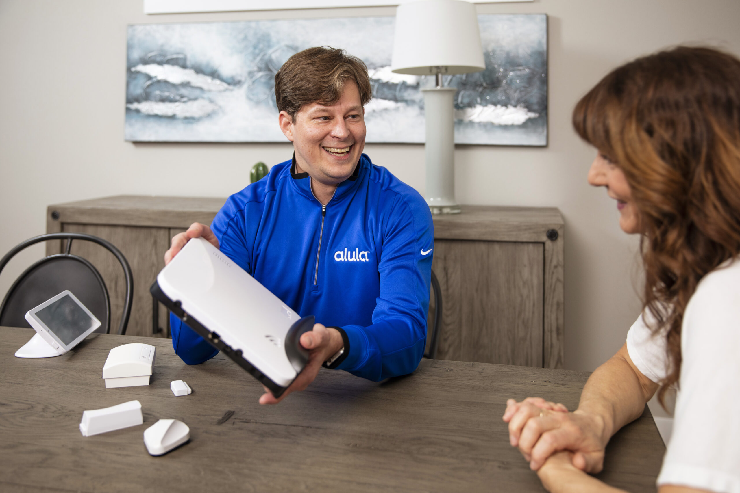 Installer shows mom Connect+ hub